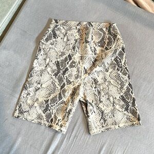 Alo Yoga High Waist Snakeskin Vapor Short